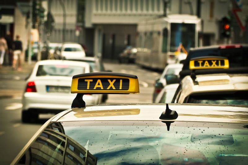Taxi – co oprócz przejazdów