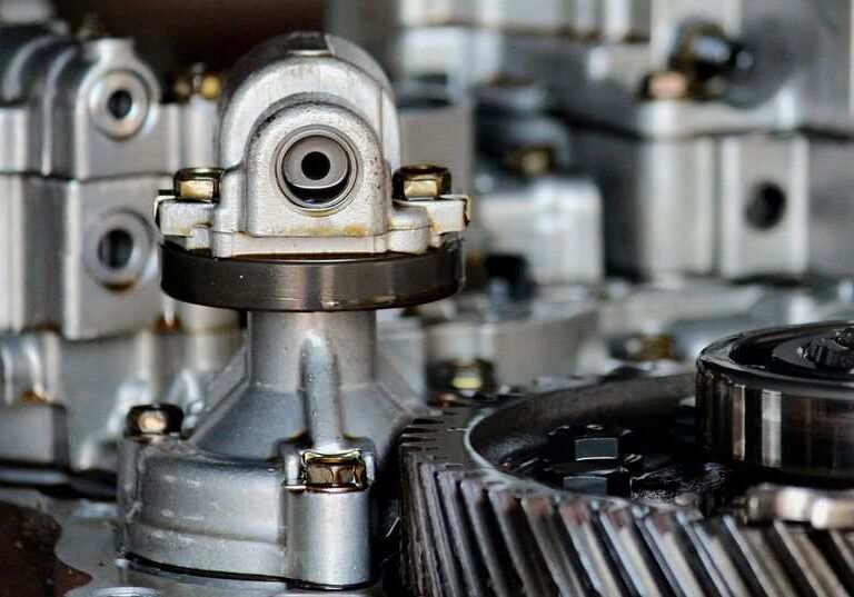 Osoba zajmująca się naprawą aut