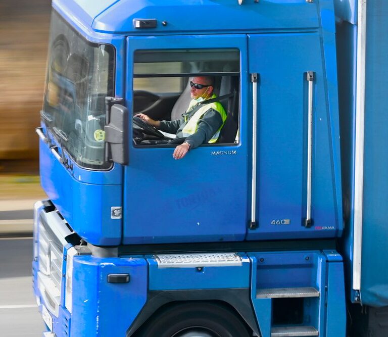 Procesy dostaw a znaczenie komunikacji między uczestnikami łańcucha logistycznego