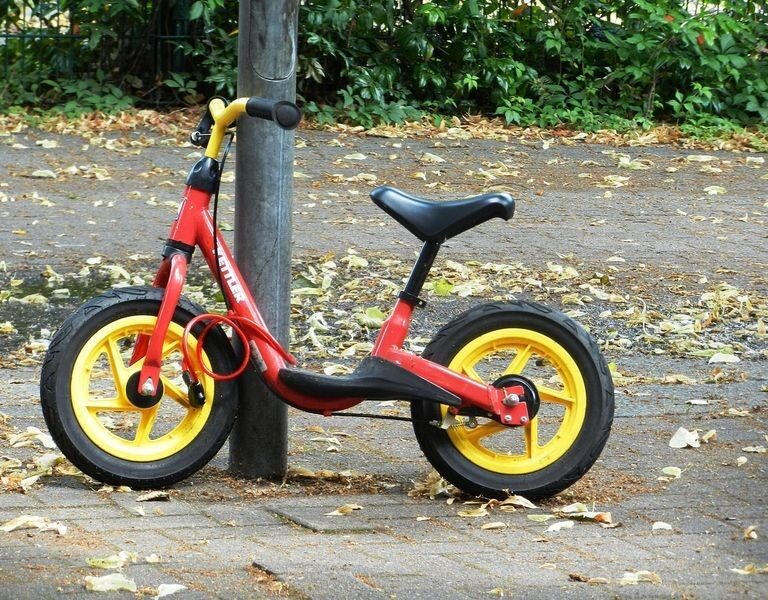 Rowerek biegowy a przygotowanie dziecka do nauki jazdy na rowerze